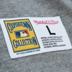 Men Mitchell & Ness T-Shirts & Tops-Legends S/S Tee Pittsburgh Pirates Roberto Clemente