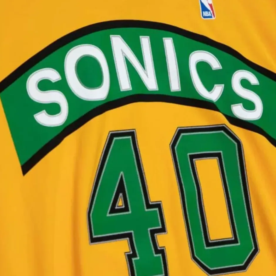 Men Mitchell & Ness T-Shirts & Tops-Traditional Name & Number Tee Seattle Supersonics 1995-96 Shawn Kemp